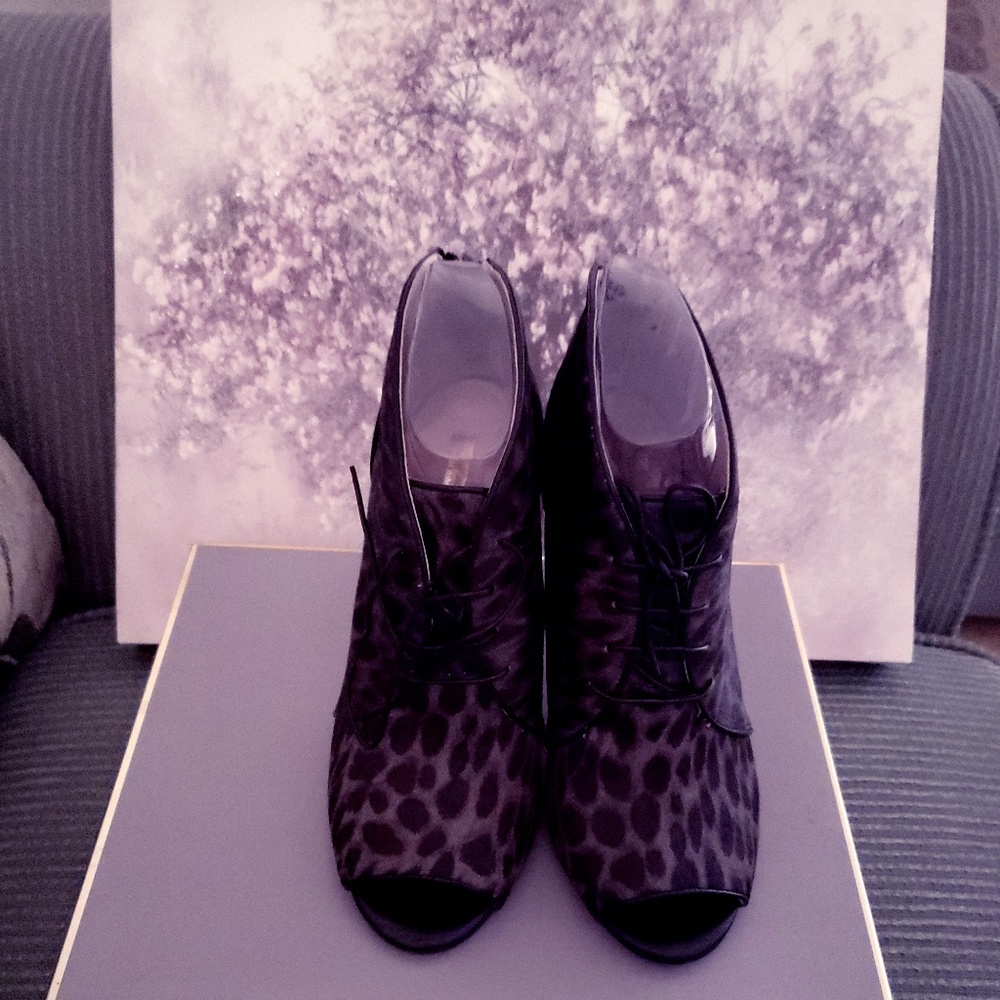Louise et Cie  Vernonia Minx Ankle Booties